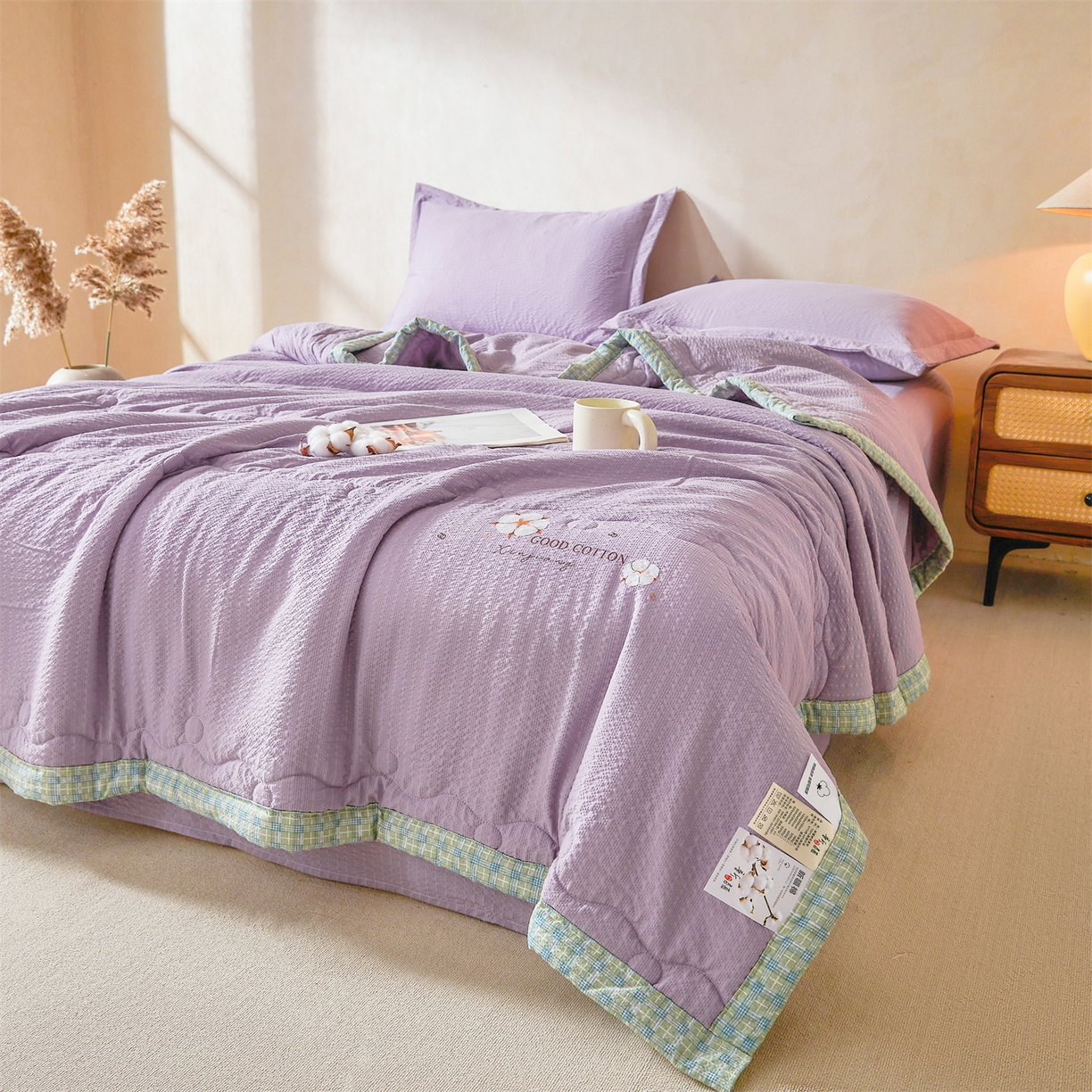 91家纺网 家纺一手货源 找家纺 西域种棉人 2026新款A类新疆棉花夏凉被加宽包边水洗棉泡泡纱吸湿透气棉花夏被空调被纯色烫画 泡芙-紫