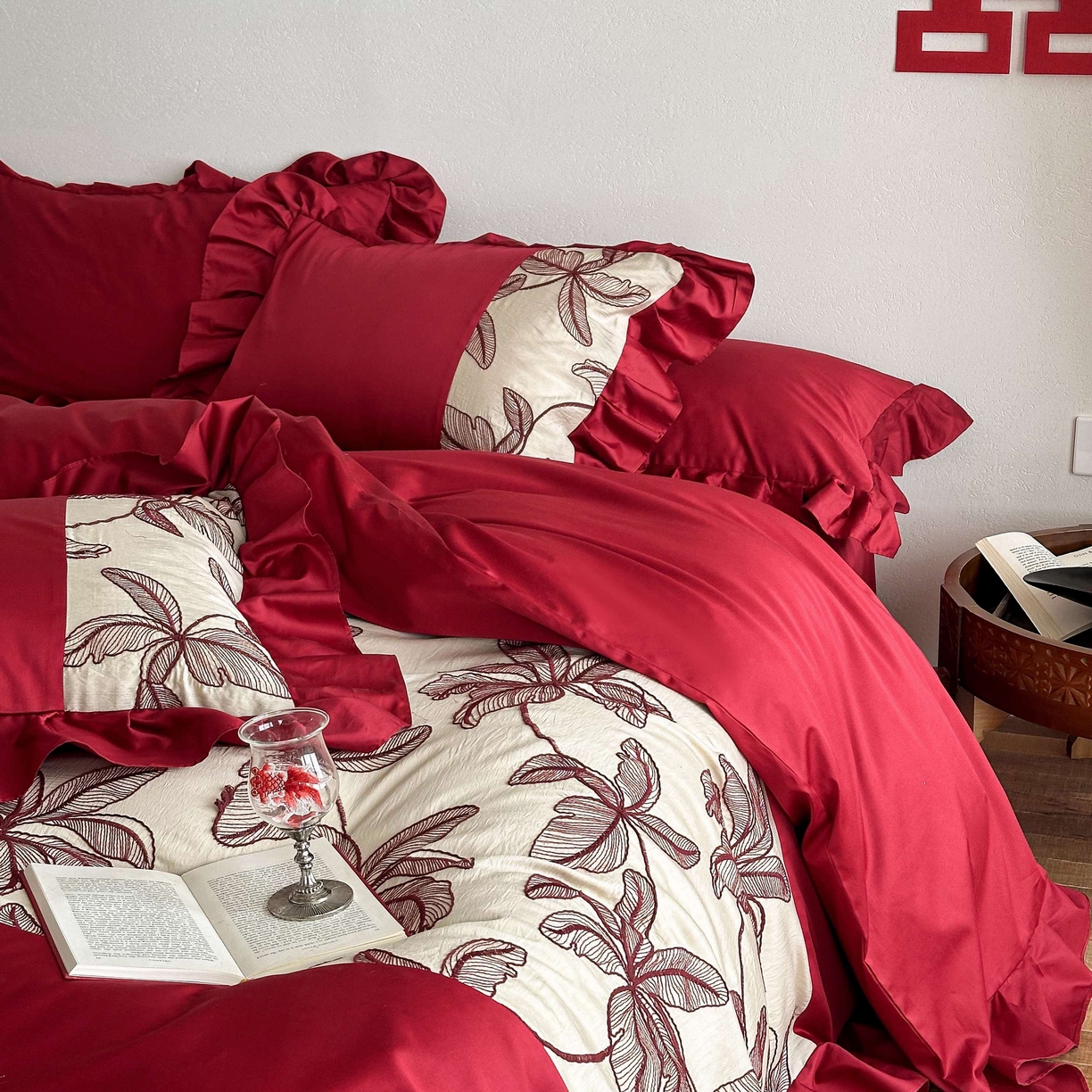 91家纺网 家纺一手货源 找家纺 （总）西西家居 2026春夏新款100S长绒棉纯棉高精密绣花四件套-海岛之恋（含精致红色礼盒）