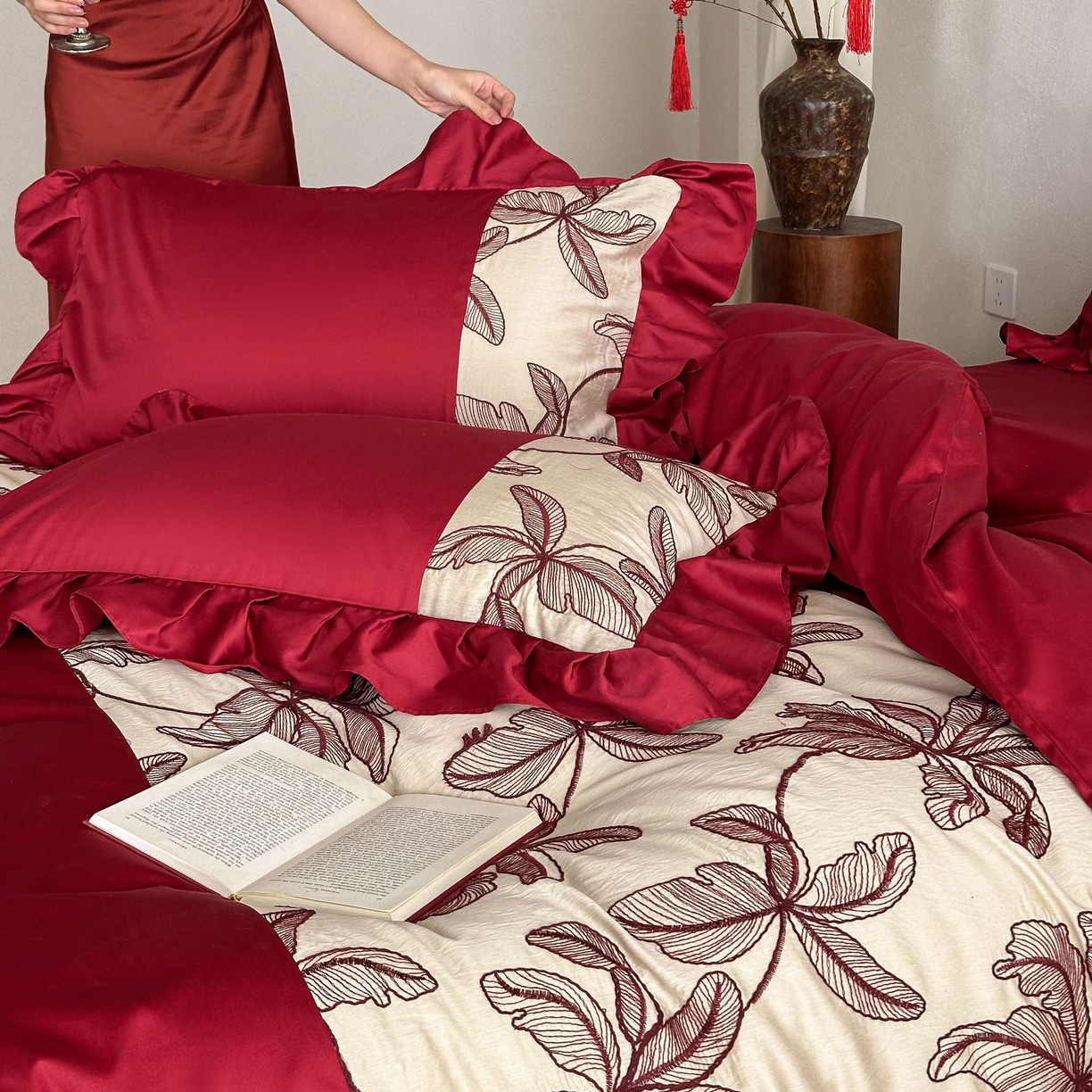 91家纺网 家纺一手货源 找家纺 （总）西西家居 2026春夏新款100S长绒棉纯棉高精密绣花四件套-海岛之恋（含精致红色礼盒）