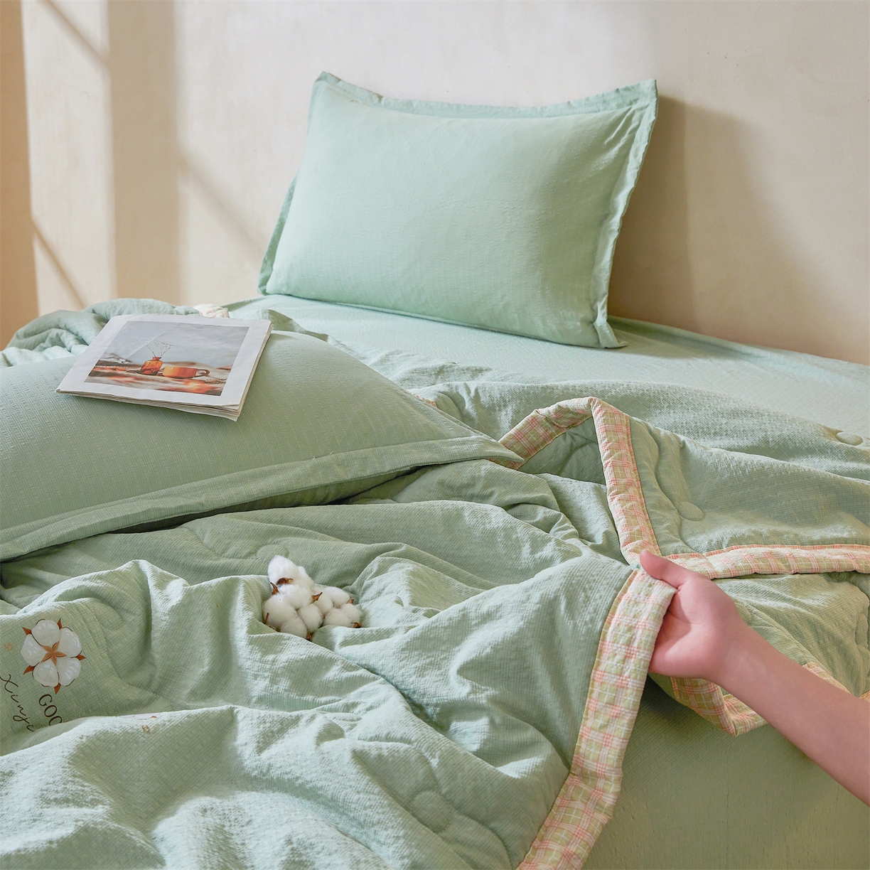 91家纺网 家纺一手货源 找家纺 （总）西域种棉人 2026新款A类新疆棉花夏凉被加宽包边水洗棉泡泡纱吸湿透气棉花夏被空调被纯色烫画