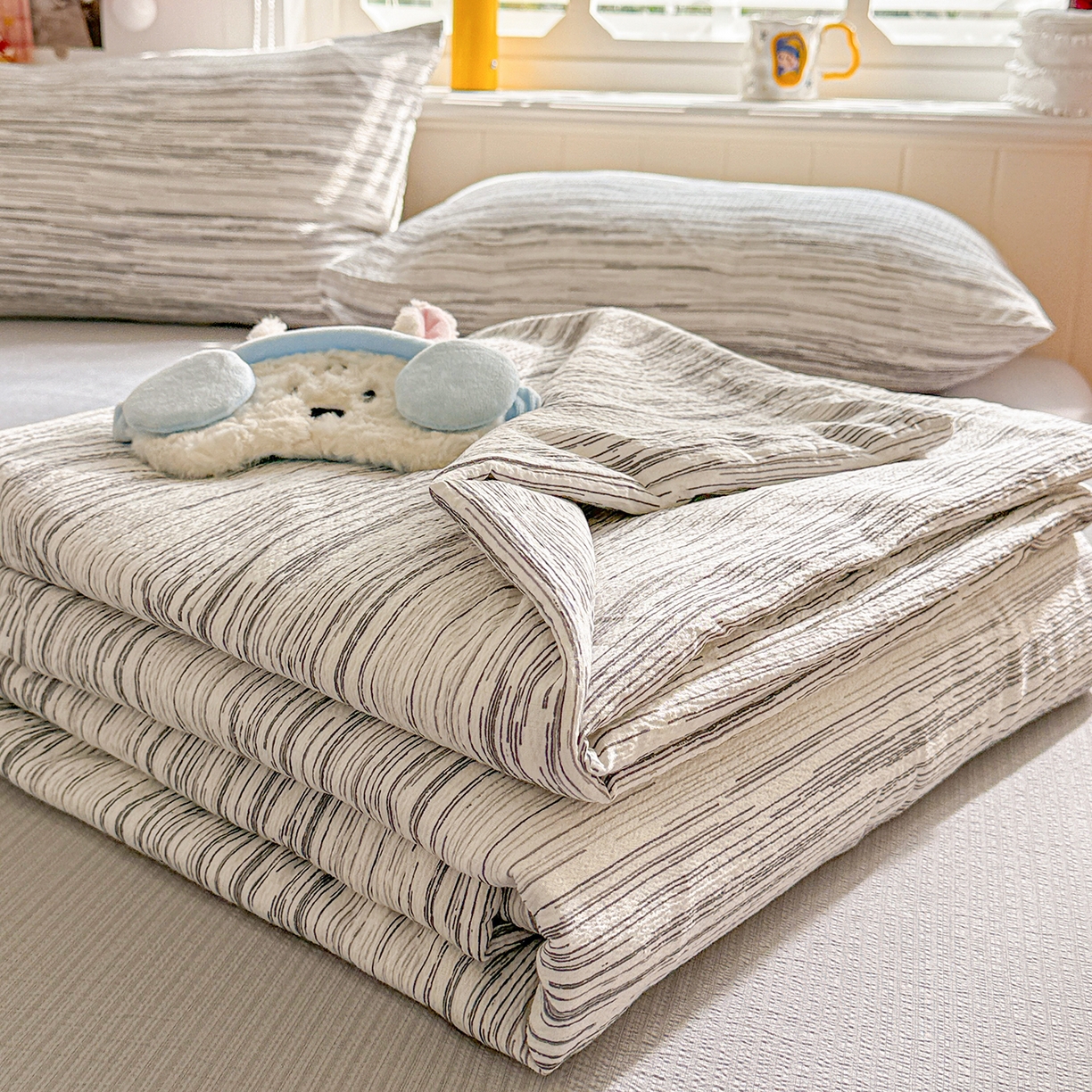 91家纺网 家纺一手货源 找家纺 N先生+V 13814689556 发大图/买家秀 2026新款A类无印风双层纱夏被夏凉被空调被 简兮-灰(夏被）