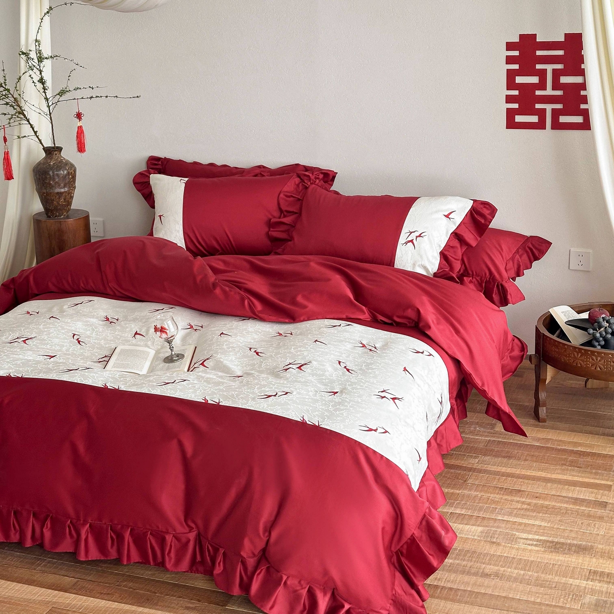 91家纺网 家纺一手货源 找家纺 （总）西西家居 2026春夏新款100S长绒棉纯棉高精密绣花四件套-春日来信（含精致红色礼盒）