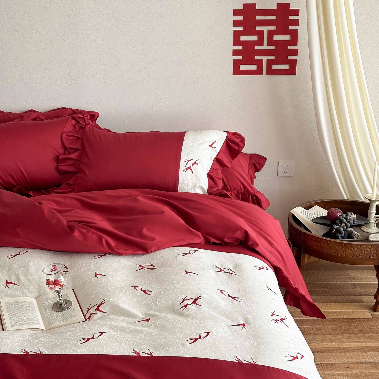 91家纺网 家纺一手货源 找家纺 （总）西西家居 2026春夏新款100S长绒棉纯棉高精密绣花四件套-春日来信（含精致红色礼盒）