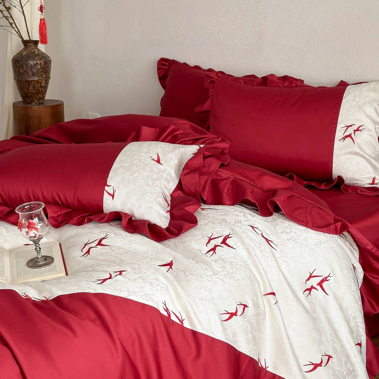 91家纺网 家纺一手货源 找家纺 （总）西西家居 2026春夏新款100S长绒棉纯棉高精密绣花四件套-春日来信（含精致红色礼盒）