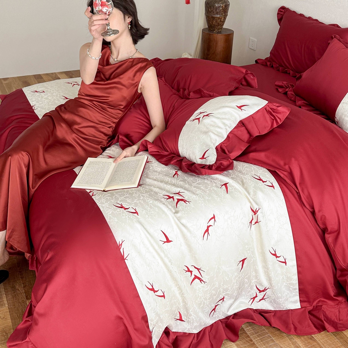 91家纺网 家纺一手货源 找家纺 （总）西西家居 2026春夏新款100S长绒棉纯棉高精密绣花四件套-春日来信（含精致红色礼盒）