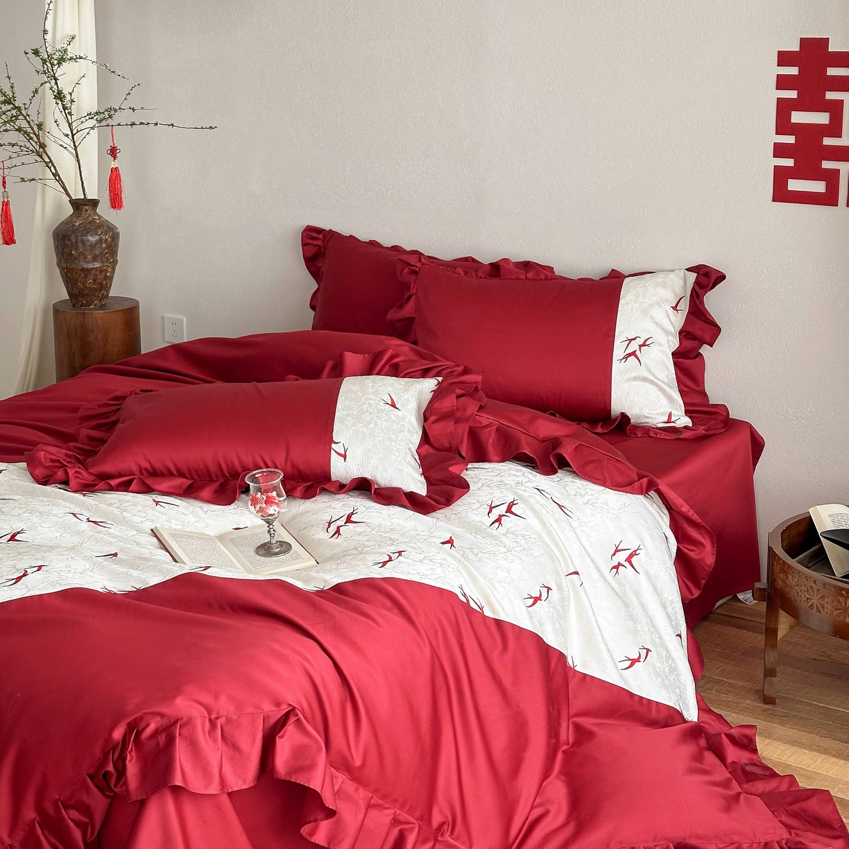 91家纺网 家纺一手货源 找家纺 （总）西西家居 2026春夏新款100S长绒棉纯棉高精密绣花四件套-春日来信（含精致红色礼盒）