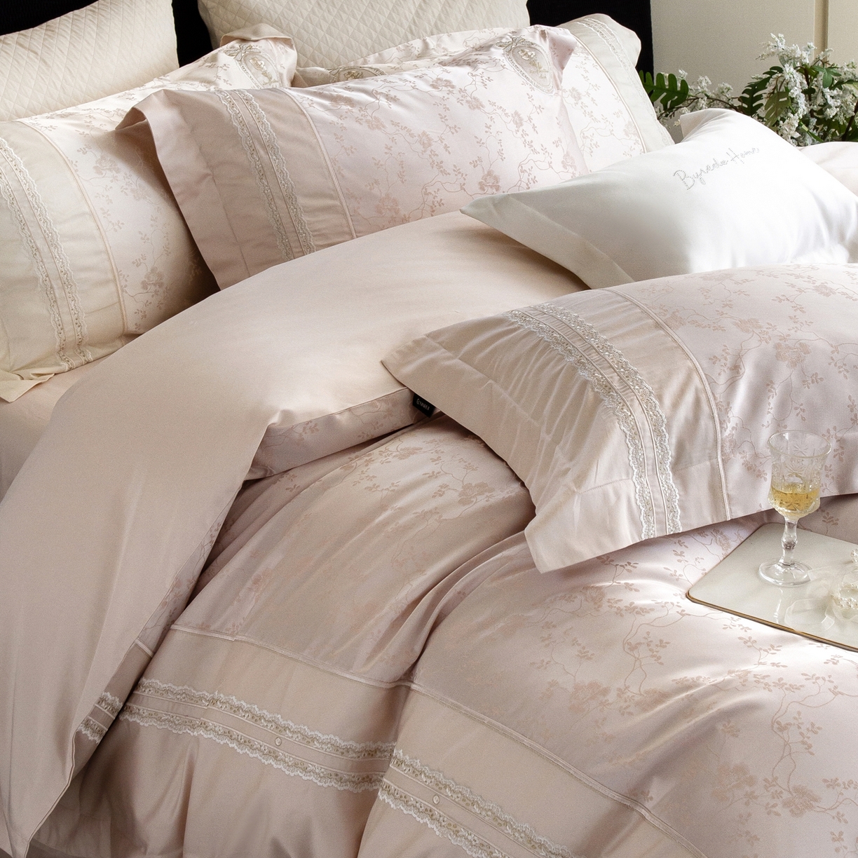 91家纺网 家纺一手货源 找家纺 馨蕊家居 2026春夏新品100S高定高精密刺绣系列--芸蔓 芸蔓-蔷薇粉