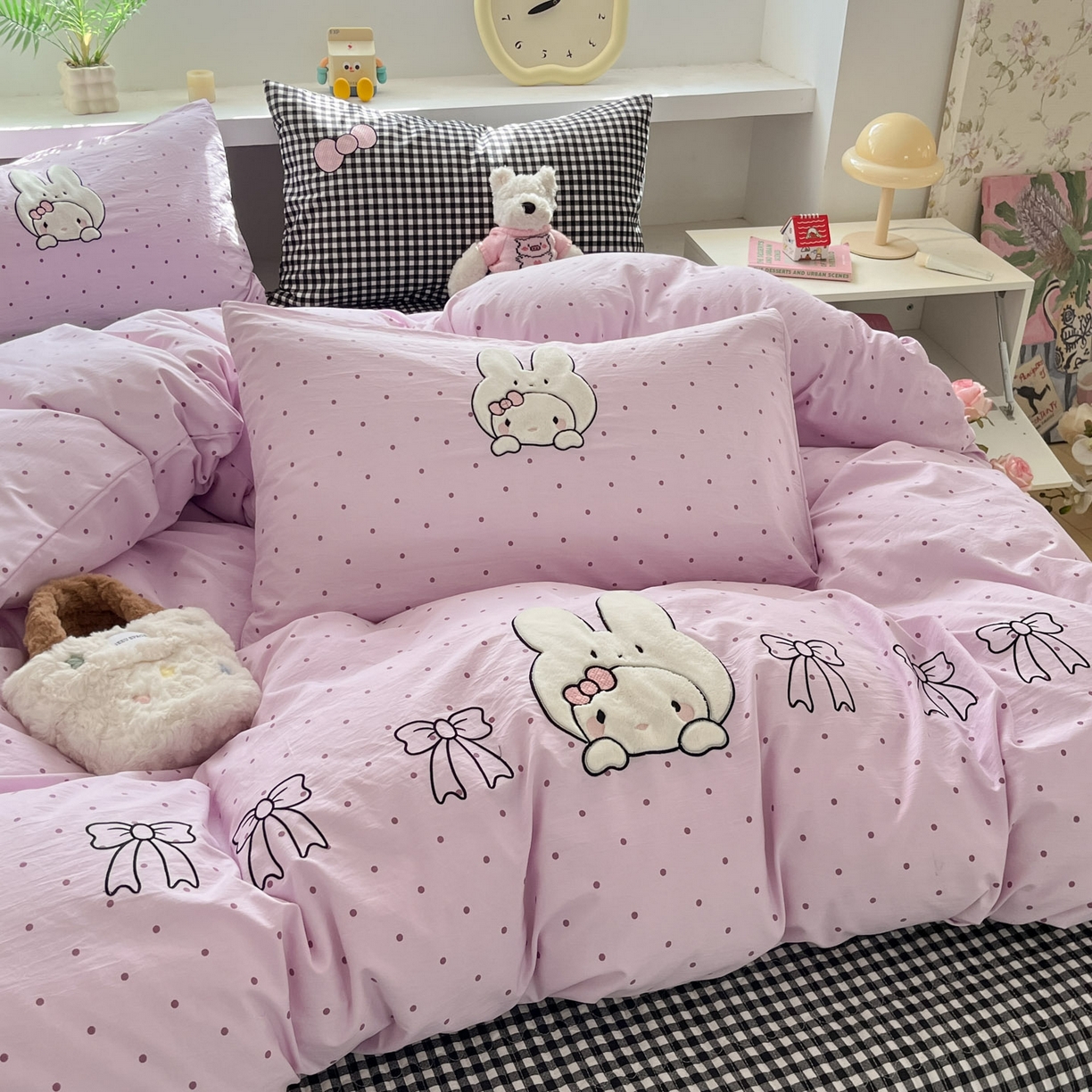 91家纺网 家纺一手货源 找家纺 格真 2026新款立体绣花贴布绣单品枕套被套三件套 小白兔波点紫