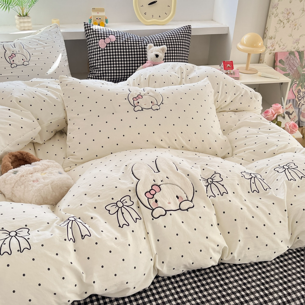 91家纺网 家纺一手货源 找家纺 格真 2026新款立体绣花贴布绣单品枕套被套三件套 小白兔波点黑