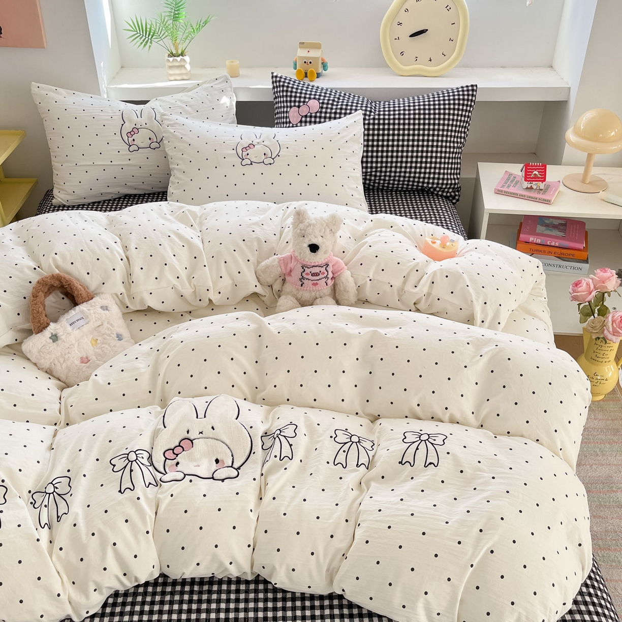 91家纺网 家纺一手货源 找家纺 格真 2026新款立体绣花贴布绣单品枕套被套三件套 小白兔波点黑