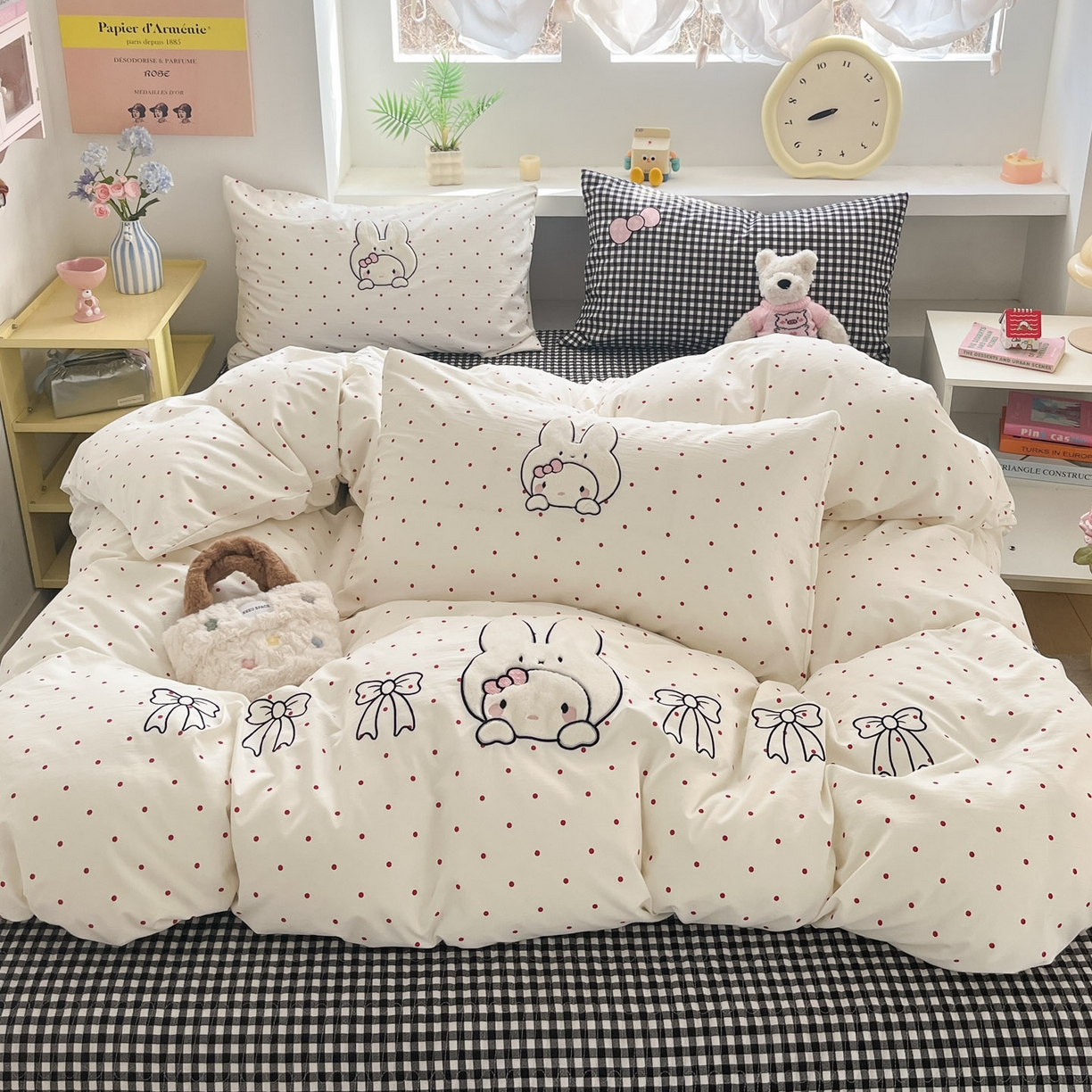 91家纺网 家纺一手货源 找家纺 格真 2026新款立体绣花贴布绣单品枕套被套三件套 小白兔波点红