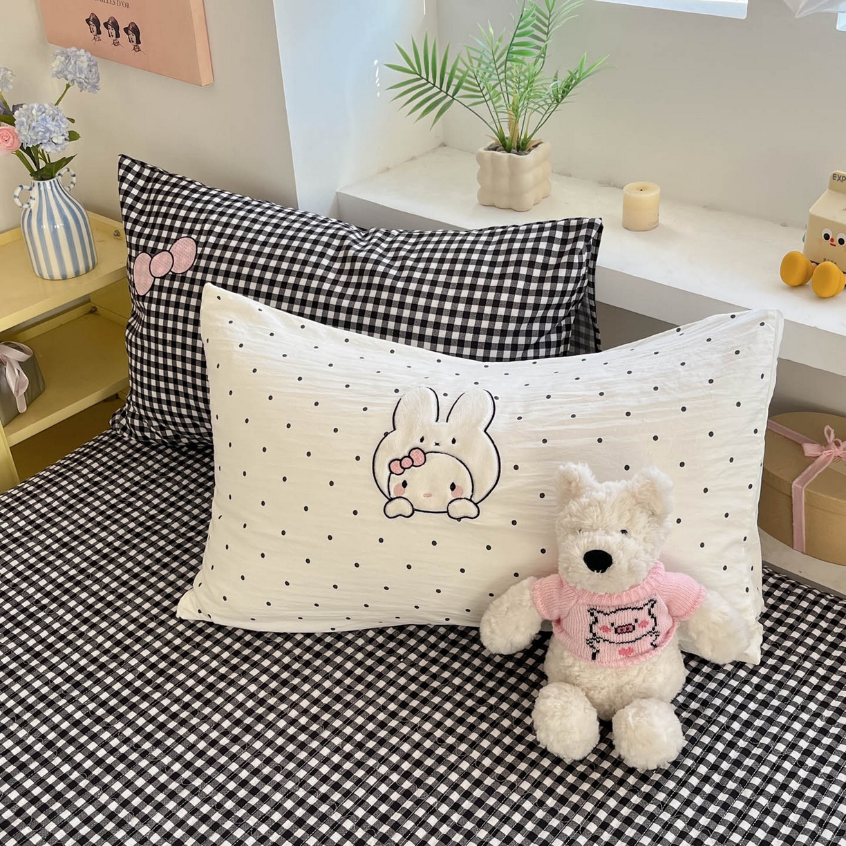 91家纺网 家纺一手货源 找家纺 格真 2026新款立体绣花贴布绣单品枕套被套三件套 小白兔波点黑