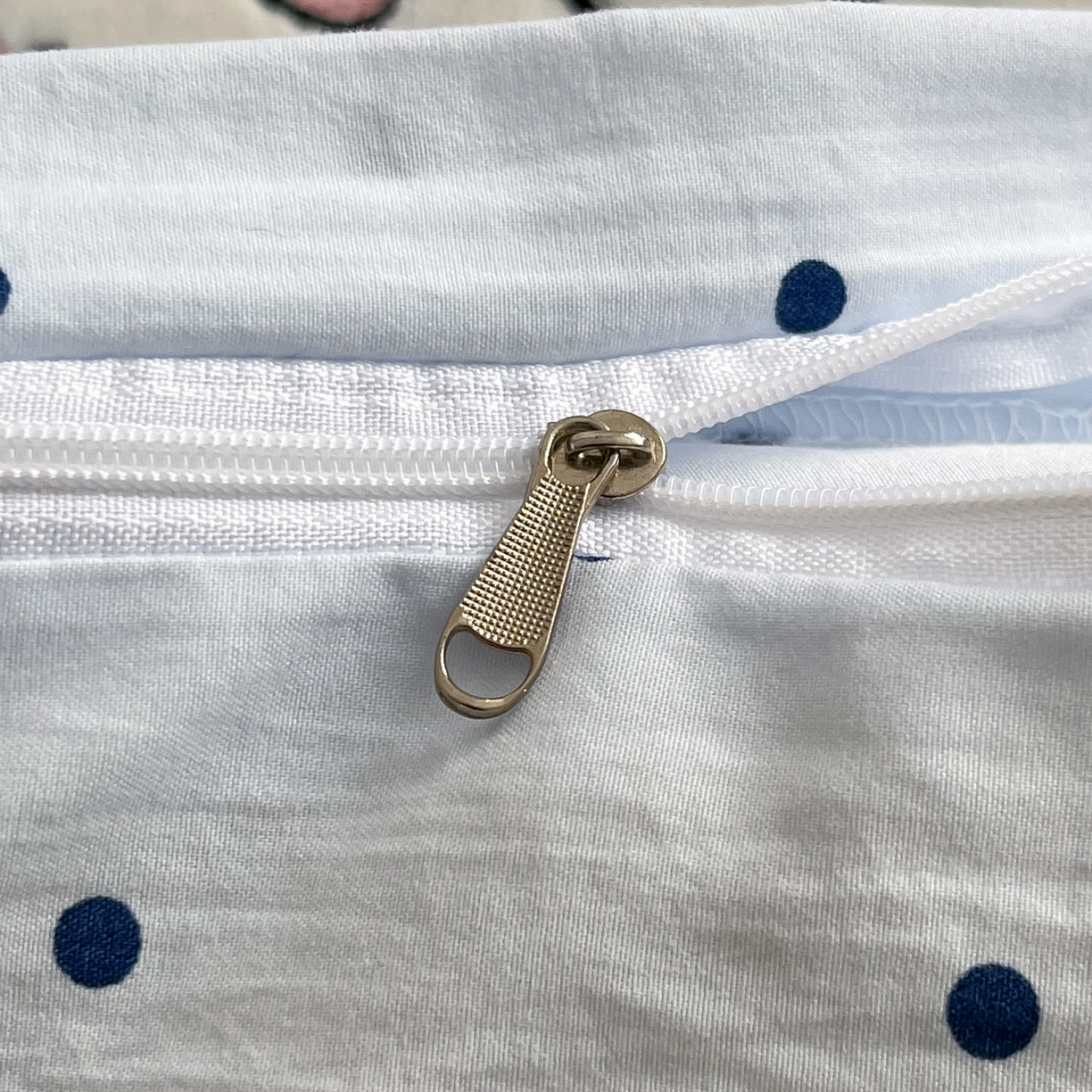 91家纺网 家纺一手货源 找家纺 格真 2026新款立体绣花贴布绣单品枕套被套三件套 小白兔波点兰