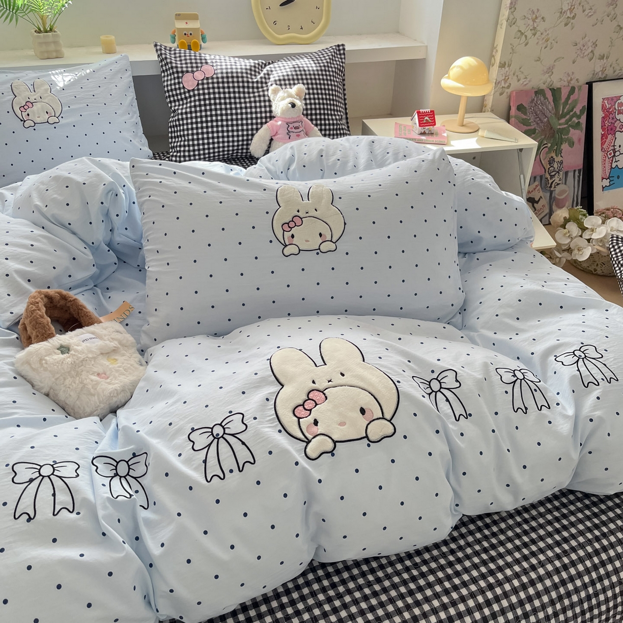 91家纺网 家纺一手货源 找家纺 格真 2026新款立体绣花贴布绣单品枕套被套三件套 小白兔波点兰