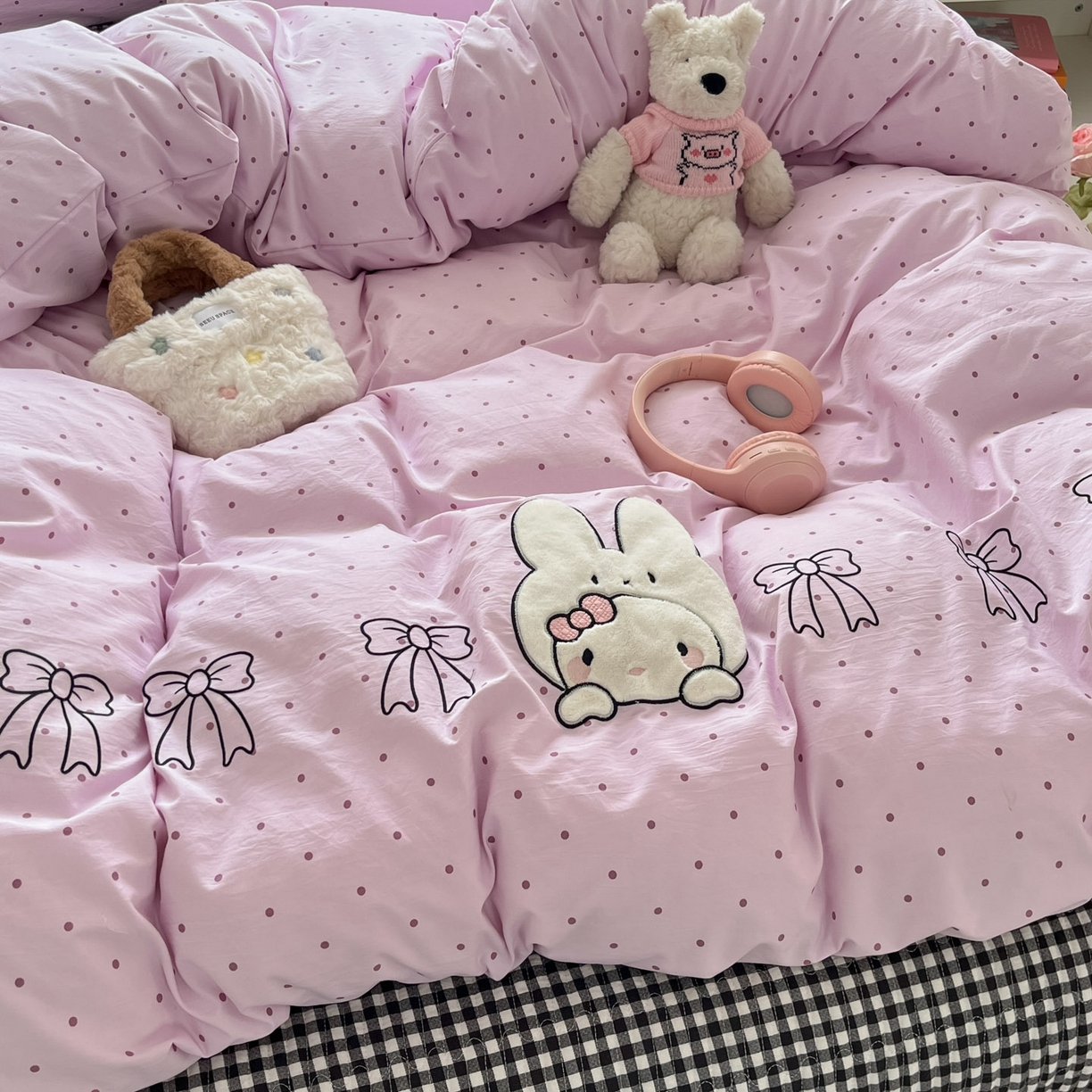 91家纺网 家纺一手货源 找家纺 格真 2026新款立体绣花贴布绣单品枕套被套三件套 小白兔波点紫