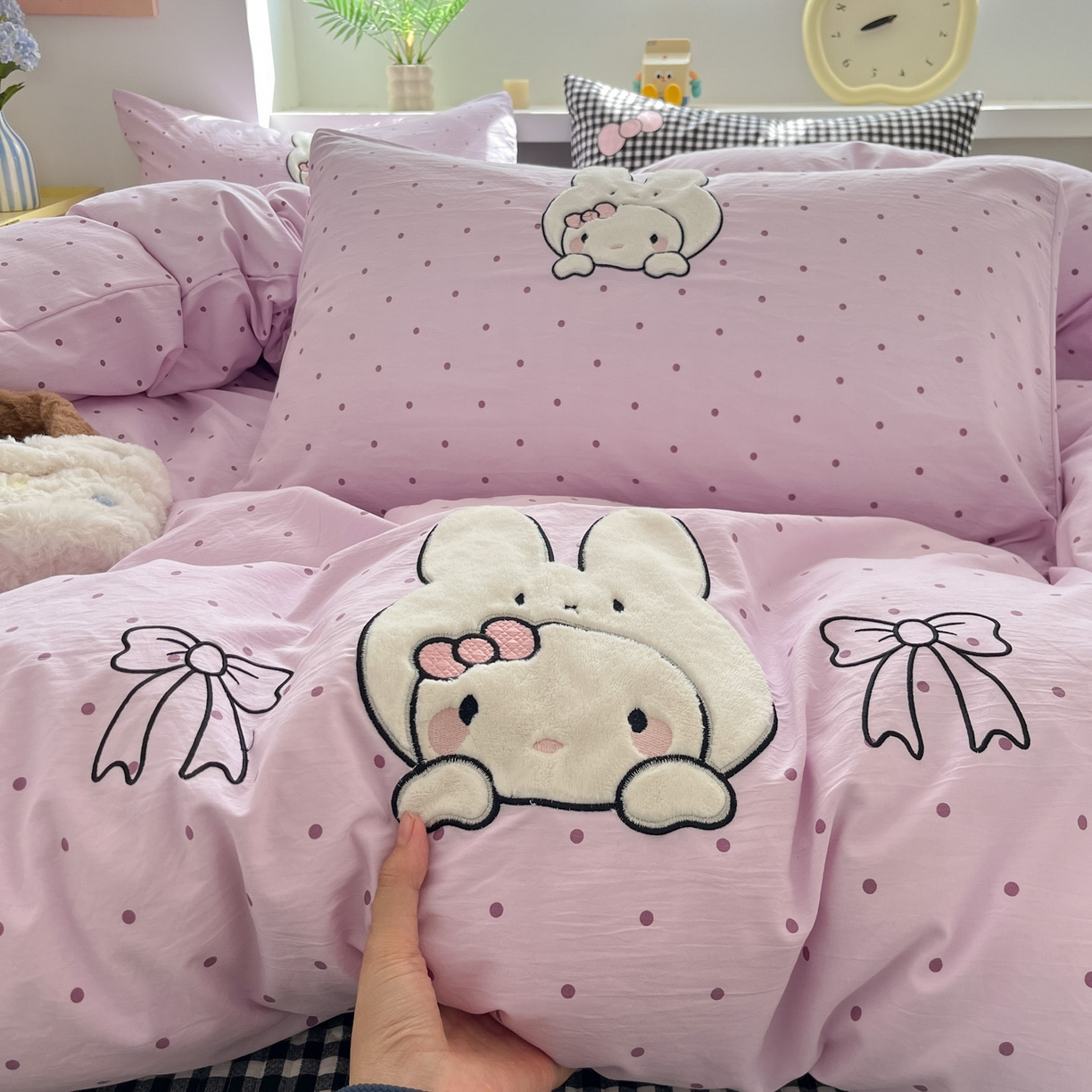 91家纺网 家纺一手货源 找家纺 格真 2026新款立体绣花贴布绣单品枕套被套三件套 小白兔波点紫