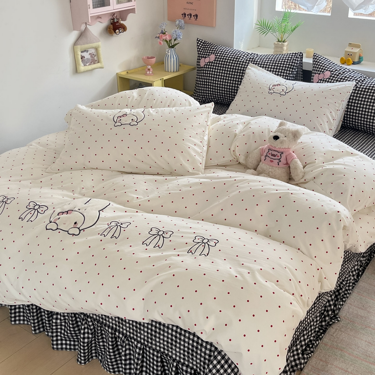 91家纺网 家纺一手货源 找家纺 格真 2026新款立体绣花贴布绣单品枕套被套三件套 小白兔波点红