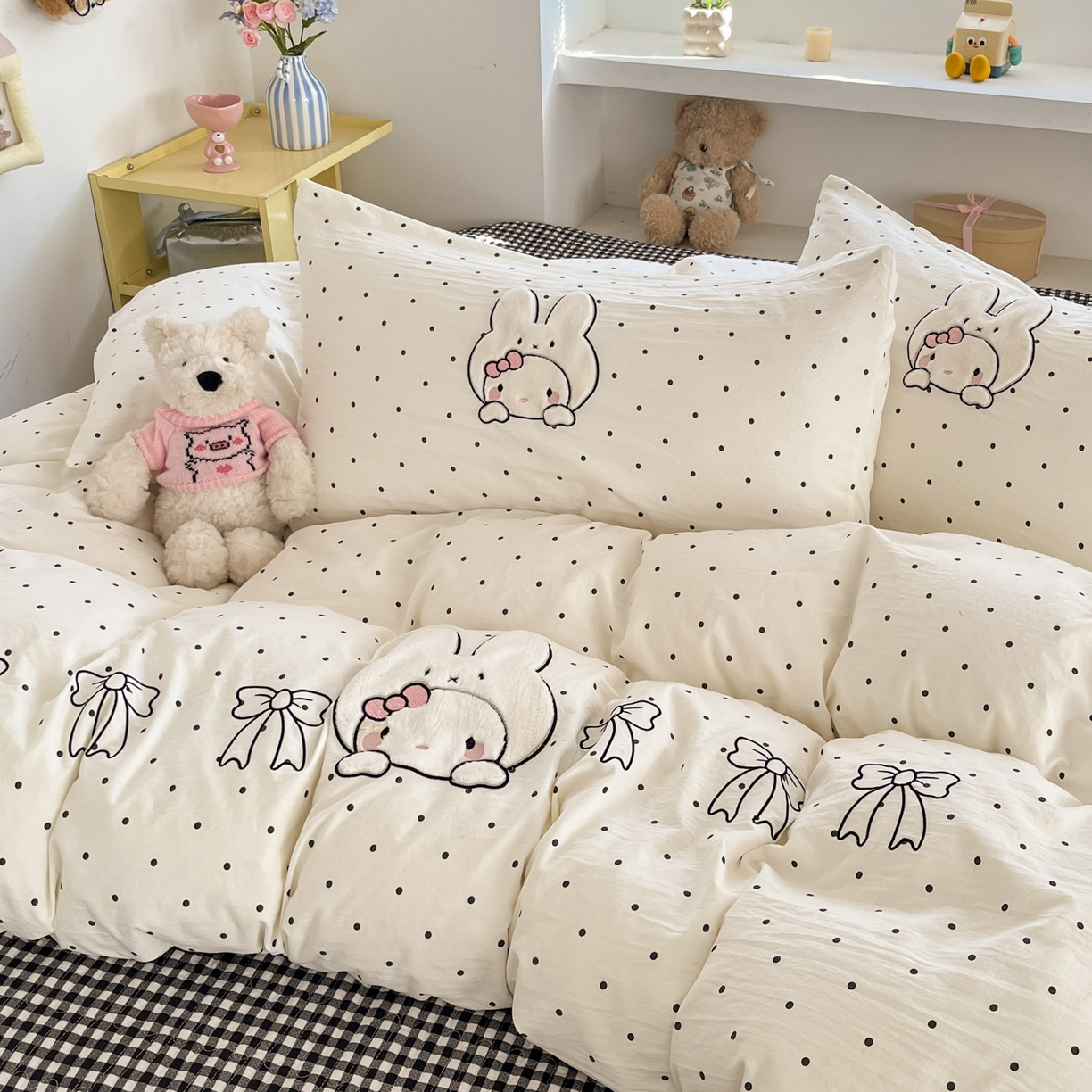 91家纺网 家纺一手货源 找家纺 格真 2026新款立体绣花贴布绣单品枕套被套三件套 小白兔波点黑