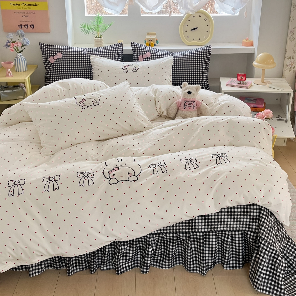 91家纺网 家纺一手货源 找家纺 格真 2026新款立体绣花贴布绣单品枕套被套三件套 小白兔波点红