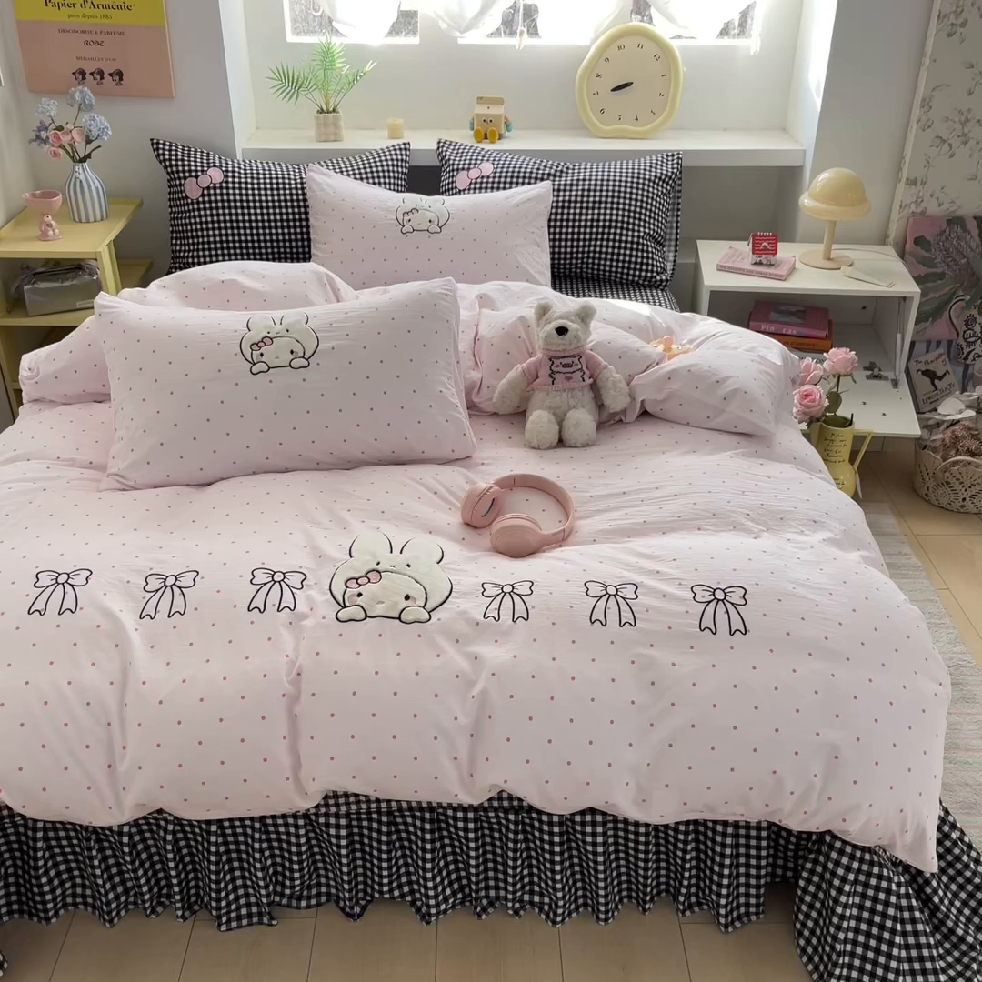 91家纺网 家纺一手货源 找家纺 格真 2026新款立体绣花贴布绣单品枕套被套三件套 小白兔波点粉