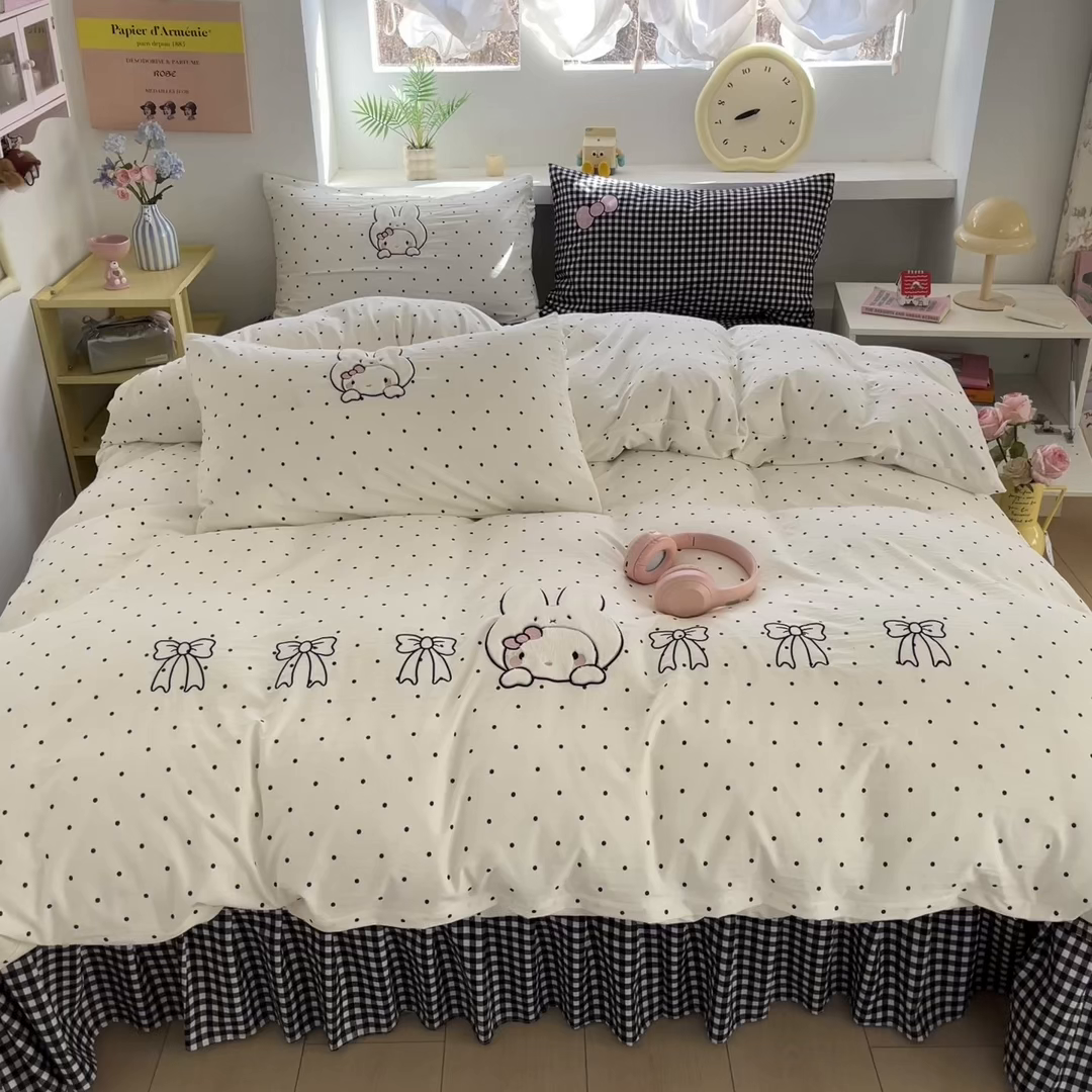 91家纺网 家纺一手货源 找家纺 格真 2026新款立体绣花贴布绣单品枕套被套三件套 小白兔波点黑