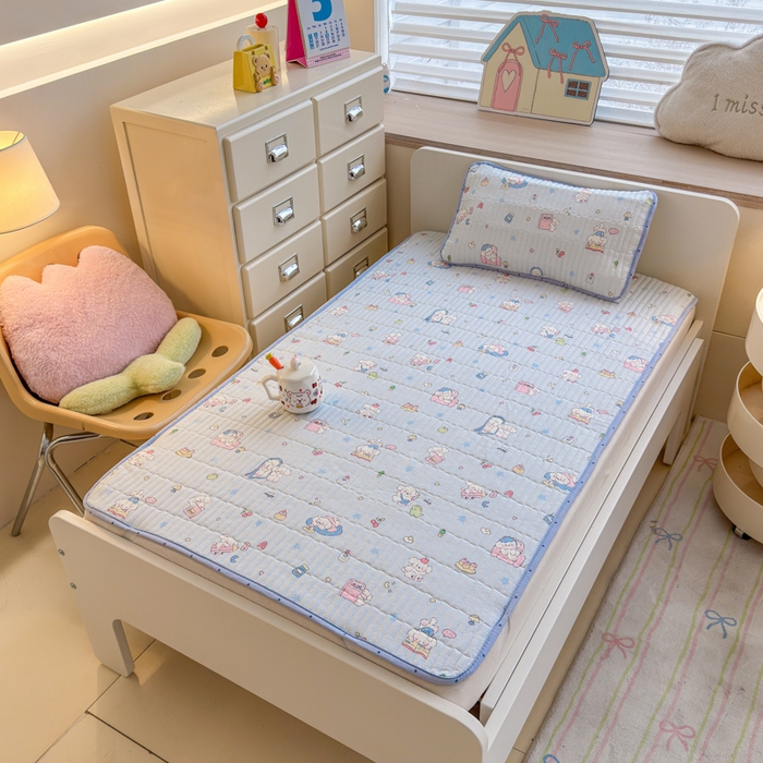 91家纺网 家纺一手货源 找家纺 禧缘家纺（原梦想家） 2026新款全棉夹棉婴童床盖 达乐宝贝--绑带款