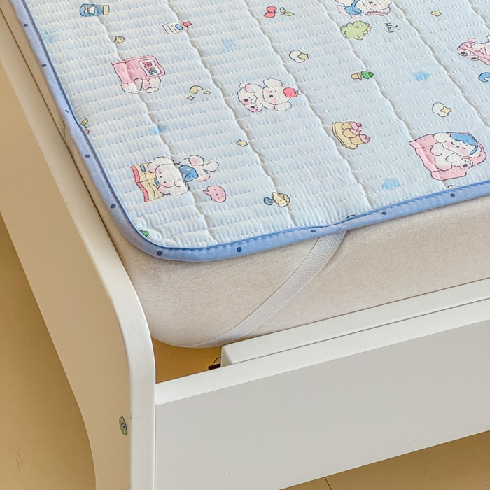 91家纺网 家纺一手货源 找家纺 禧缘家纺（原梦想家） 2026新款全棉夹棉婴童床盖 达乐宝贝--绑带款