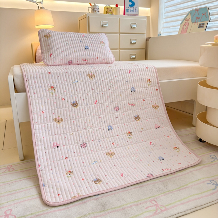 91家纺网 家纺一手货源 找家纺 禧缘家纺（原梦想家） 2026新款全棉夹棉婴童床盖 粉色童年--绑带款