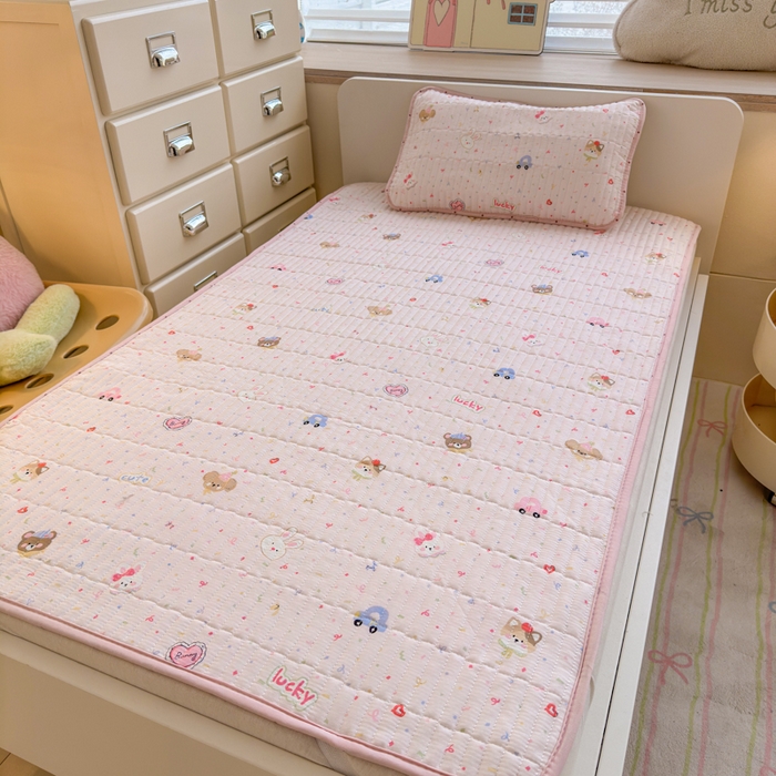 91家纺网 家纺一手货源 找家纺 禧缘家纺（原梦想家） 2026新款全棉夹棉婴童床盖 粉色童年--绑带款