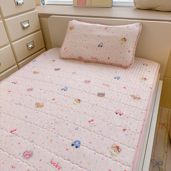 91家纺网 家纺一手货源 找家纺 禧缘家纺（原梦想家） 2026新款全棉夹棉婴童床盖 粉色童年--绑带款