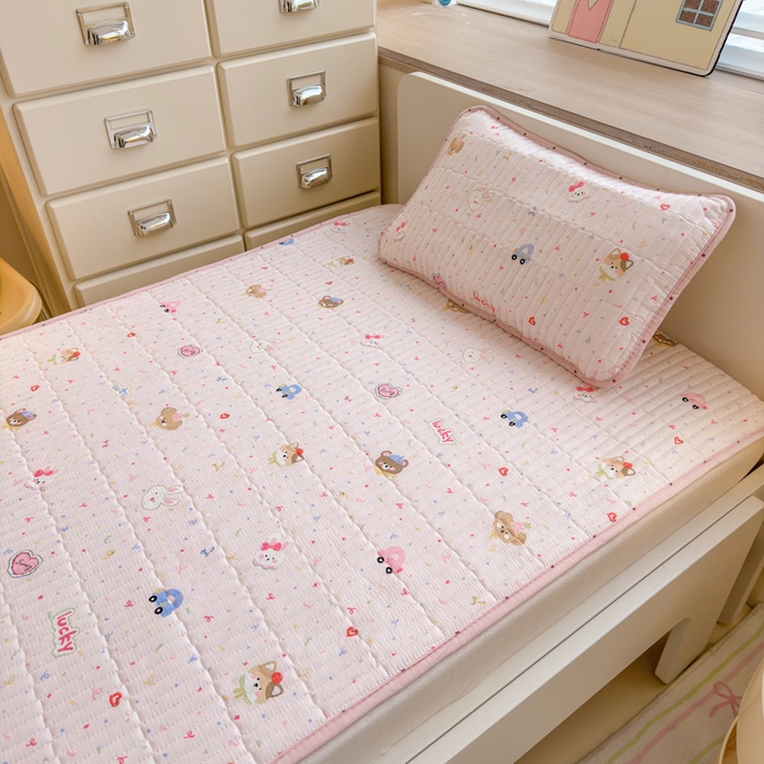 91家纺网 家纺一手货源 找家纺 禧缘家纺（原梦想家） 2026新款全棉夹棉婴童床盖 粉色童年--绑带款