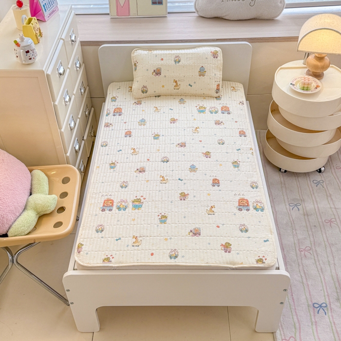 91家纺网 家纺一手货源 找家纺 禧缘家纺（原梦想家） 2026新款全棉夹棉婴童床盖 萌趣伙伴--绑带款