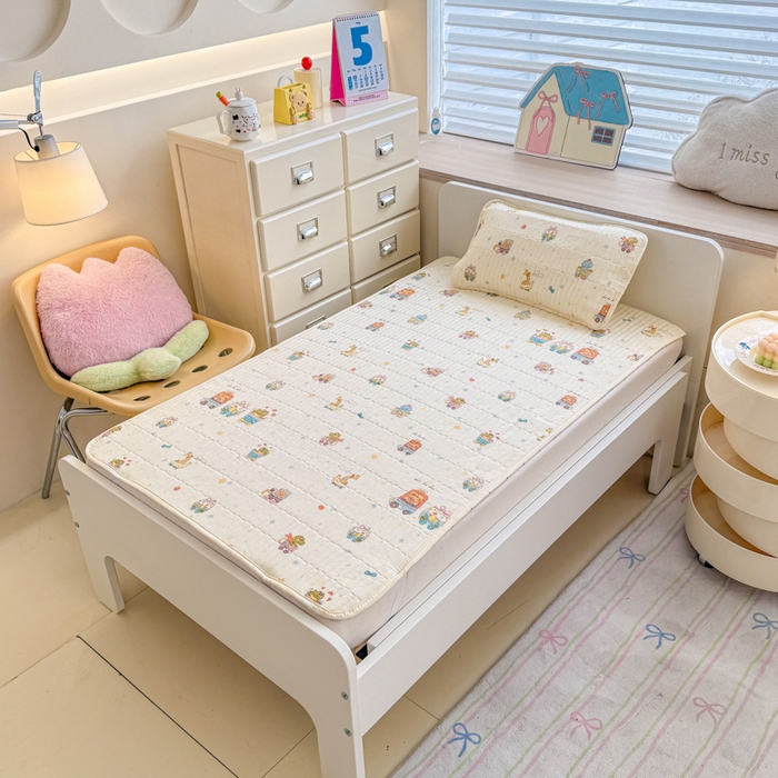 91家纺网 家纺一手货源 找家纺 禧缘家纺（原梦想家） 2026新款全棉夹棉婴童床盖 萌趣伙伴--绑带款