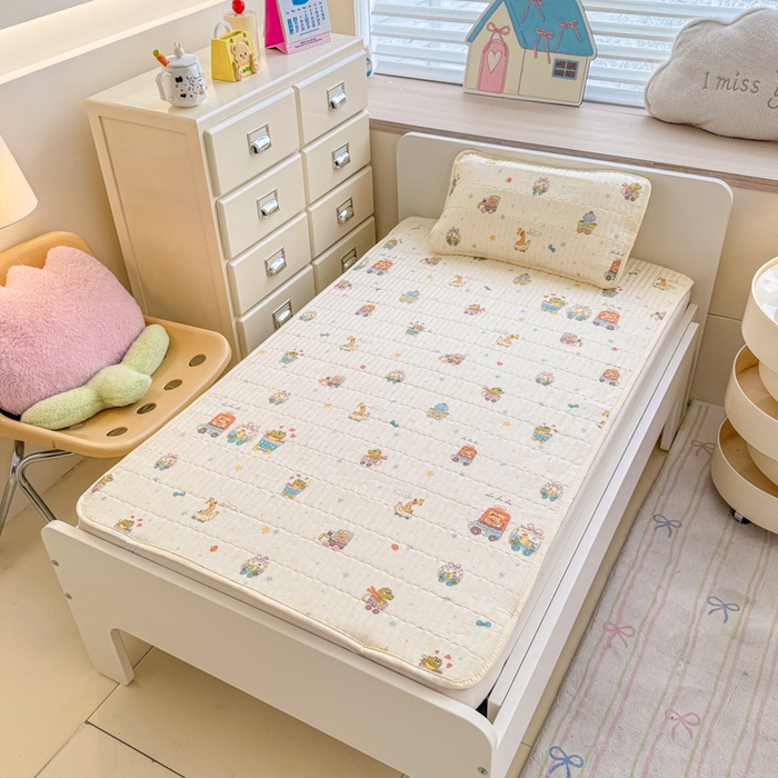 91家纺网 家纺一手货源 找家纺 禧缘家纺（原梦想家） 2026新款全棉夹棉婴童床盖 萌趣伙伴--绑带款