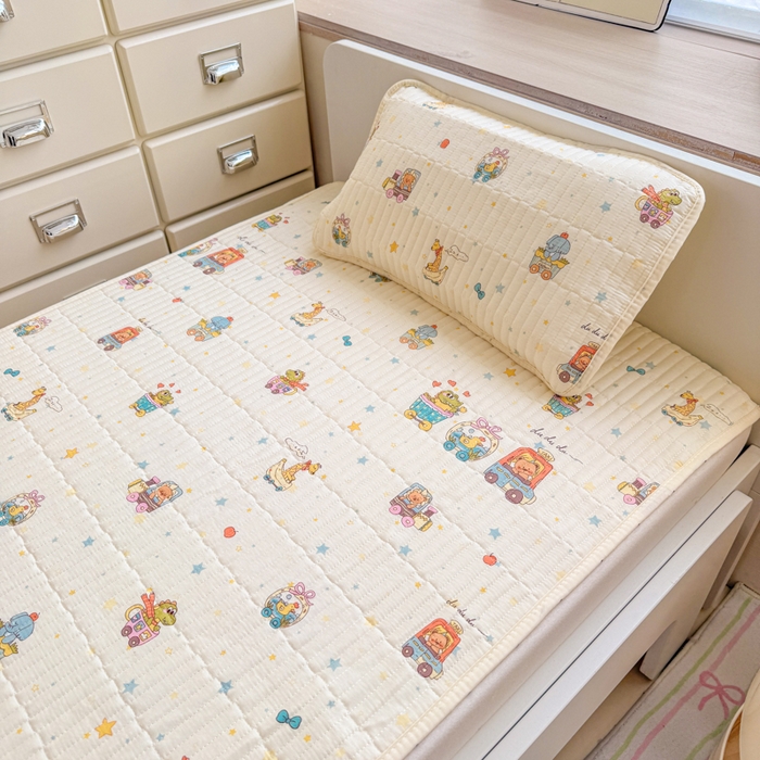 91家纺网 家纺一手货源 找家纺 禧缘家纺（原梦想家） 2026新款全棉夹棉婴童床盖 萌趣伙伴--绑带款