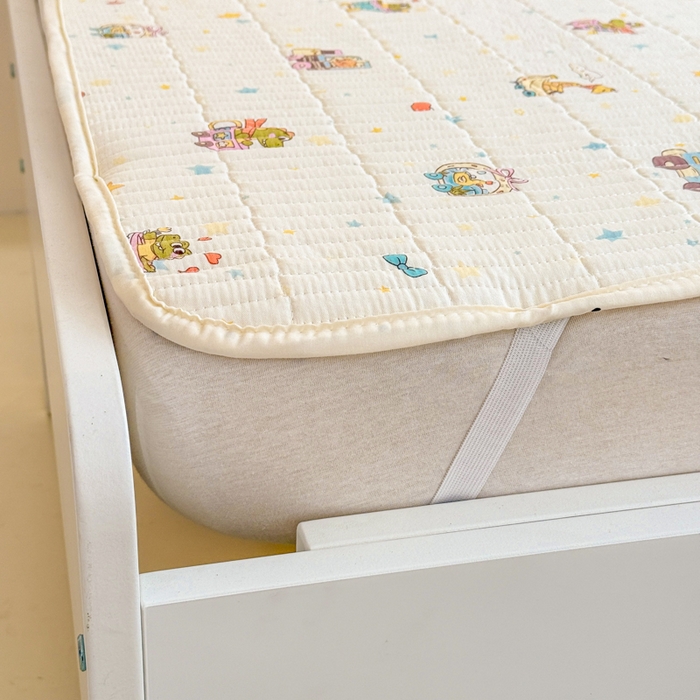 91家纺网 家纺一手货源 找家纺 禧缘家纺（原梦想家） 2026新款全棉夹棉婴童床盖 萌趣伙伴--绑带款