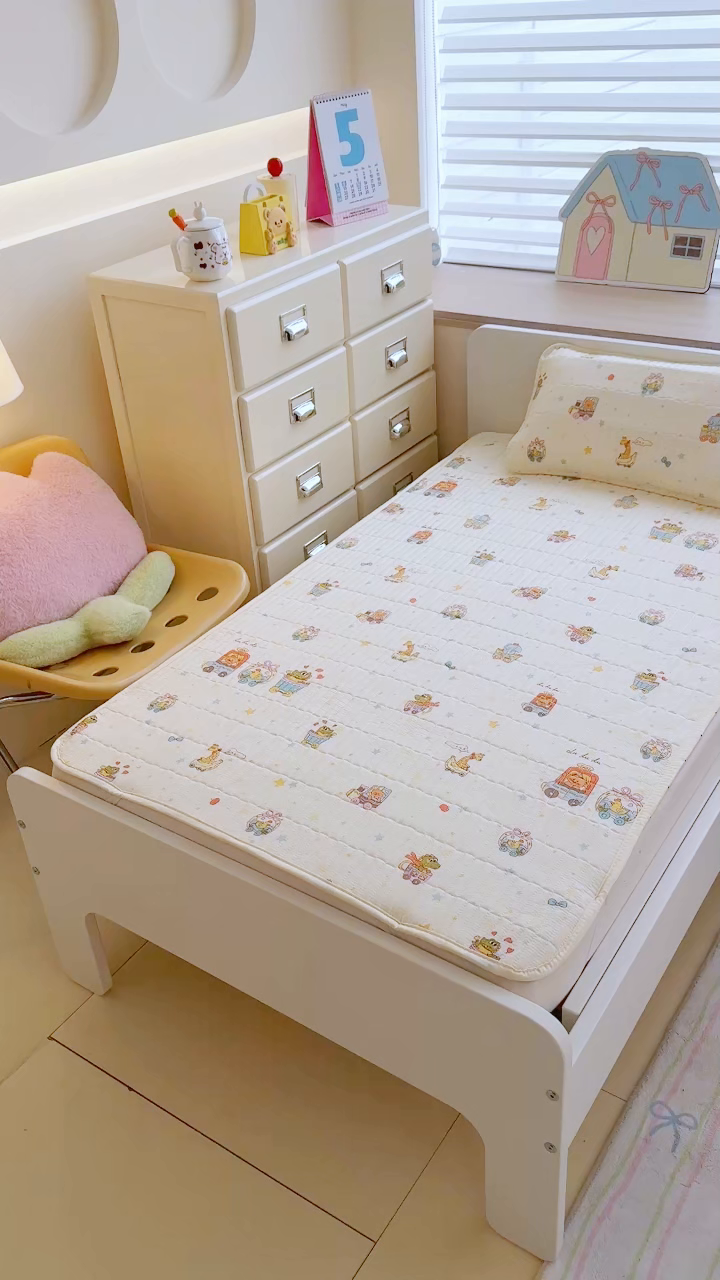 91家纺网 家纺一手货源 找家纺 禧缘家纺（原梦想家） 2026新款全棉夹棉婴童床盖 萌趣伙伴--绑带款