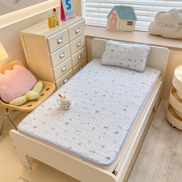 91家纺网 家纺一手货源 找家纺 禧缘家纺（原梦想家） 2026新款全棉夹棉婴童床盖 喵趣日记--绑带款