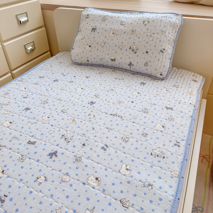 91家纺网 家纺一手货源 找家纺 禧缘家纺（原梦想家） 2026新款全棉夹棉婴童床盖 喵趣日记--绑带款