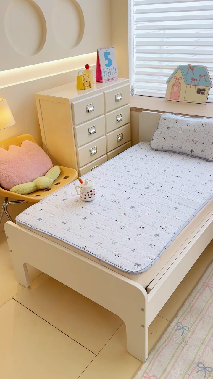 91家纺网 家纺一手货源 找家纺 禧缘家纺（原梦想家） 2026新款全棉夹棉婴童床盖 喵趣日记--绑带款