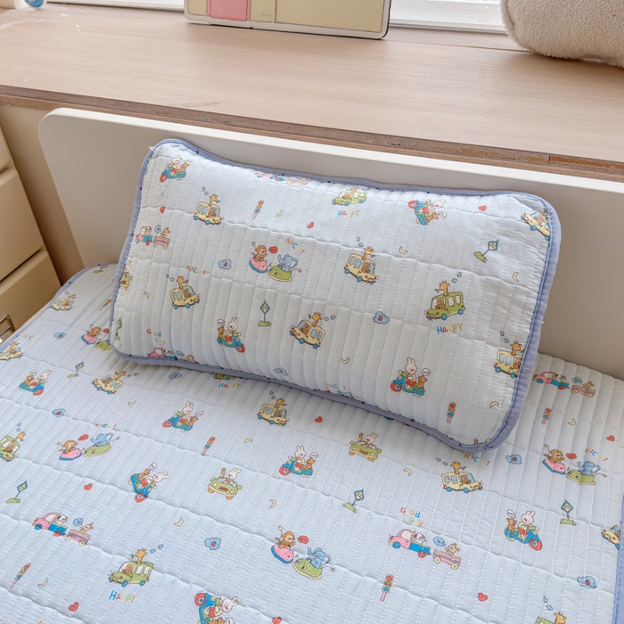 91家纺网 家纺一手货源 找家纺 禧缘家纺（原梦想家） 2026新款全棉夹棉婴童床盖 奇妙之旅--绑带款