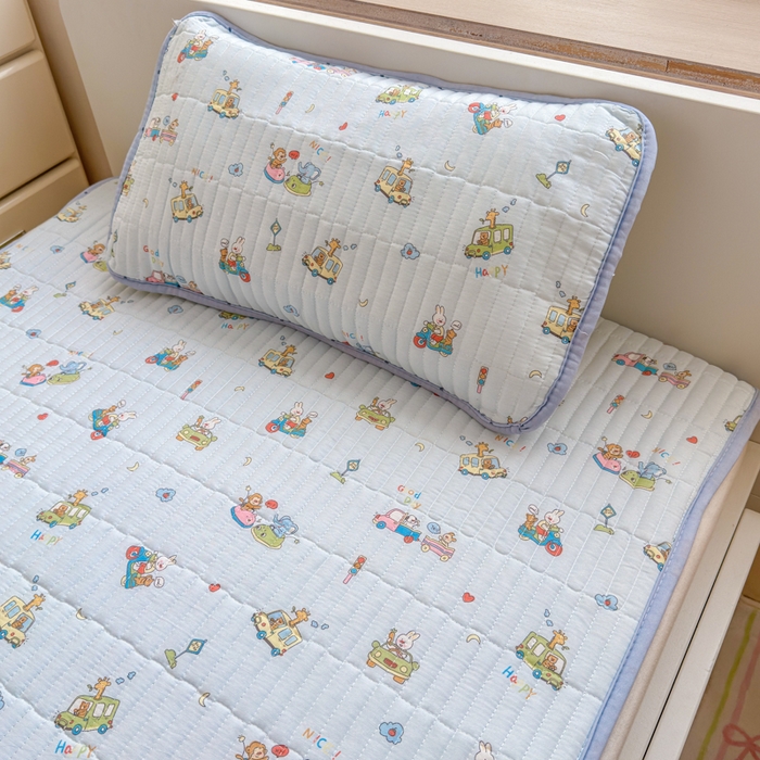 91家纺网 家纺一手货源 找家纺 禧缘家纺（原梦想家） 2026新款全棉夹棉婴童床盖 奇妙之旅--绑带款