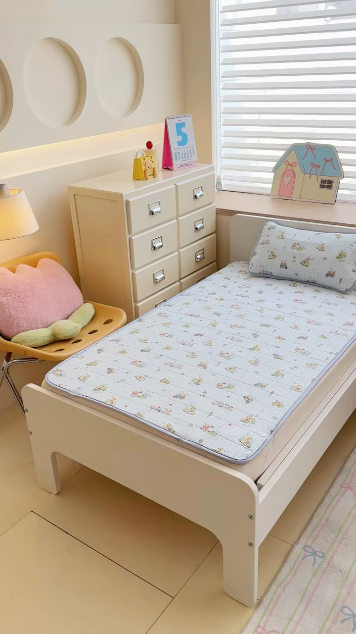 91家纺网 家纺一手货源 找家纺 禧缘家纺（原梦想家） 2026新款全棉夹棉婴童床盖 奇妙之旅--绑带款