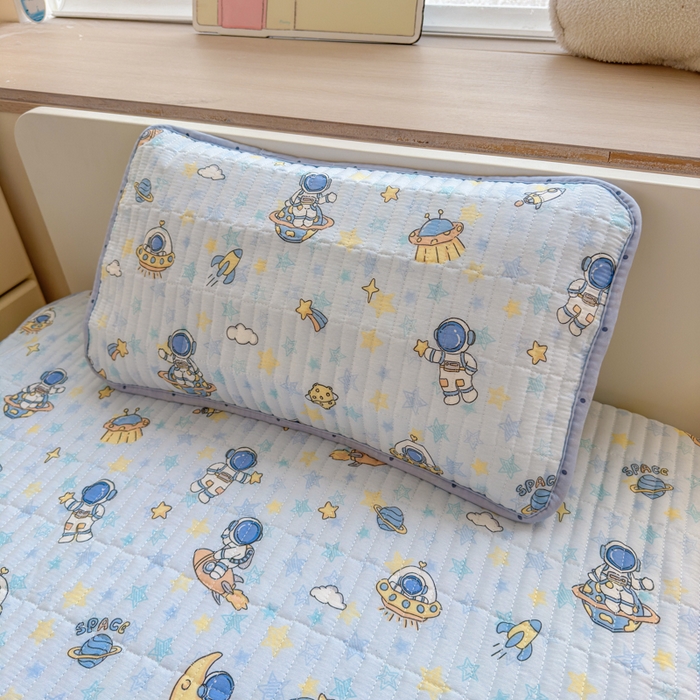 91家纺网 家纺一手货源 找家纺 禧缘家纺（原梦想家） 2026新款全棉夹棉婴童床盖 探索星球--绑带款