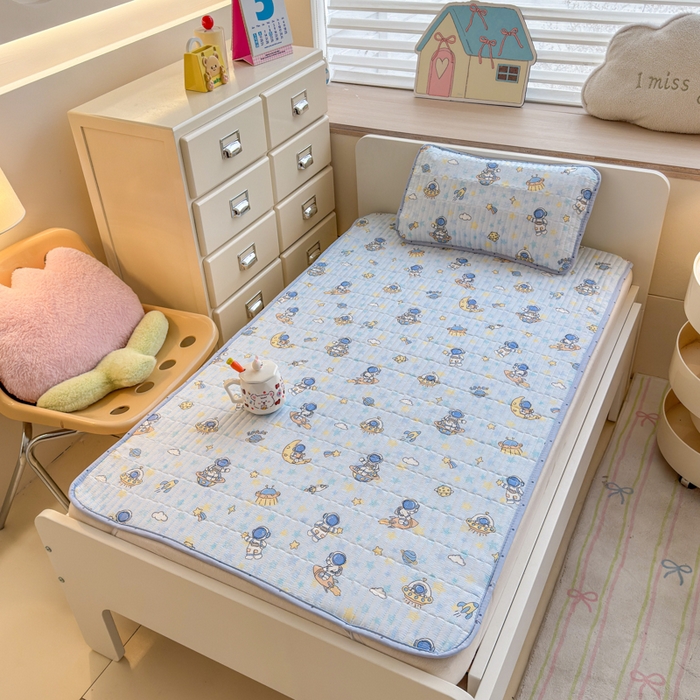 91家纺网 家纺一手货源 找家纺 禧缘家纺（原梦想家） 2026新款全棉夹棉婴童床盖 探索星球--绑带款