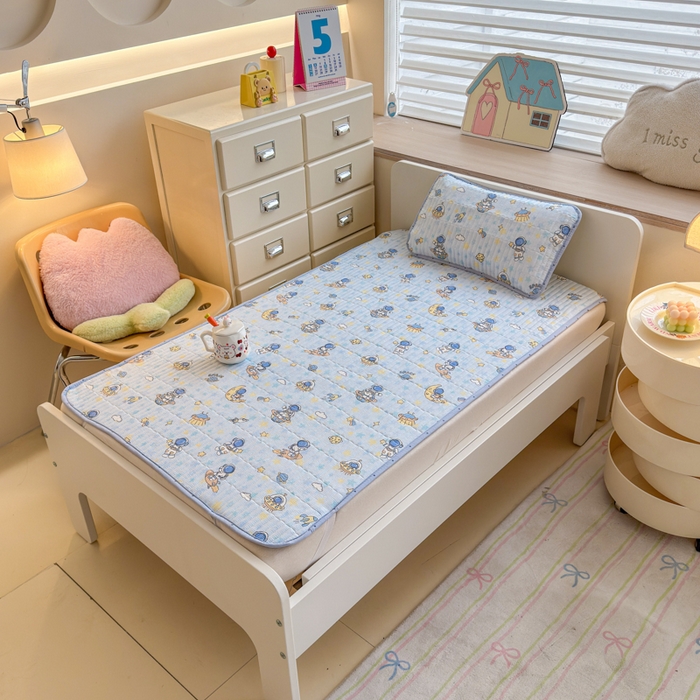 91家纺网 家纺一手货源 找家纺 禧缘家纺（原梦想家） 2026新款全棉夹棉婴童床盖 探索星球--绑带款