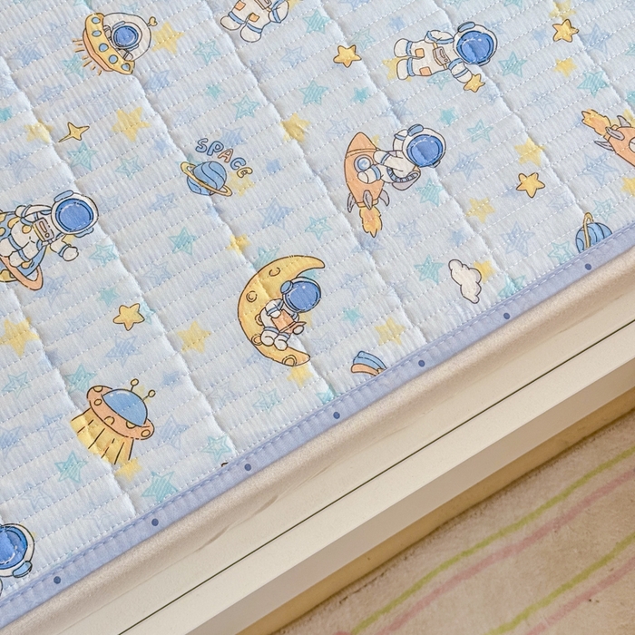 91家纺网 家纺一手货源 找家纺 禧缘家纺（原梦想家） 2026新款全棉夹棉婴童床盖 探索星球--绑带款