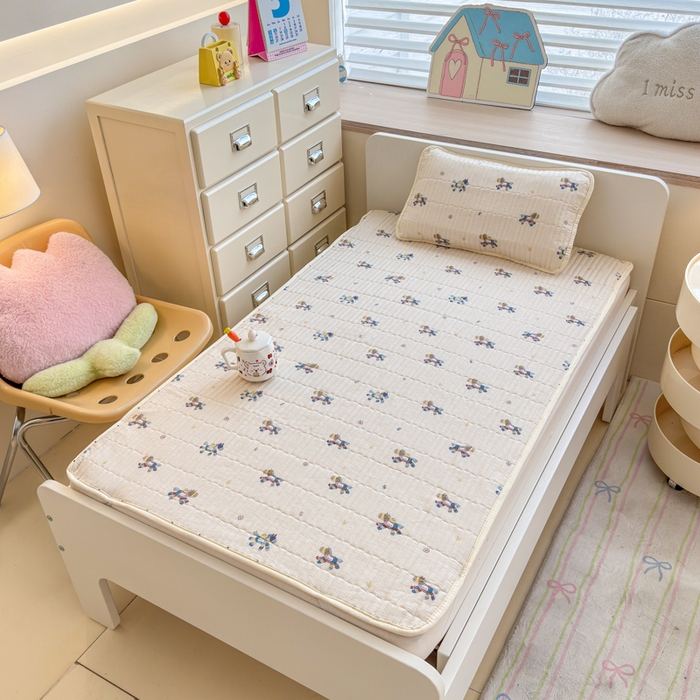 91家纺网 家纺一手货源 找家纺 禧缘家纺（原梦想家） 2026新款全棉夹棉婴童床盖 跳跳马--绑带款