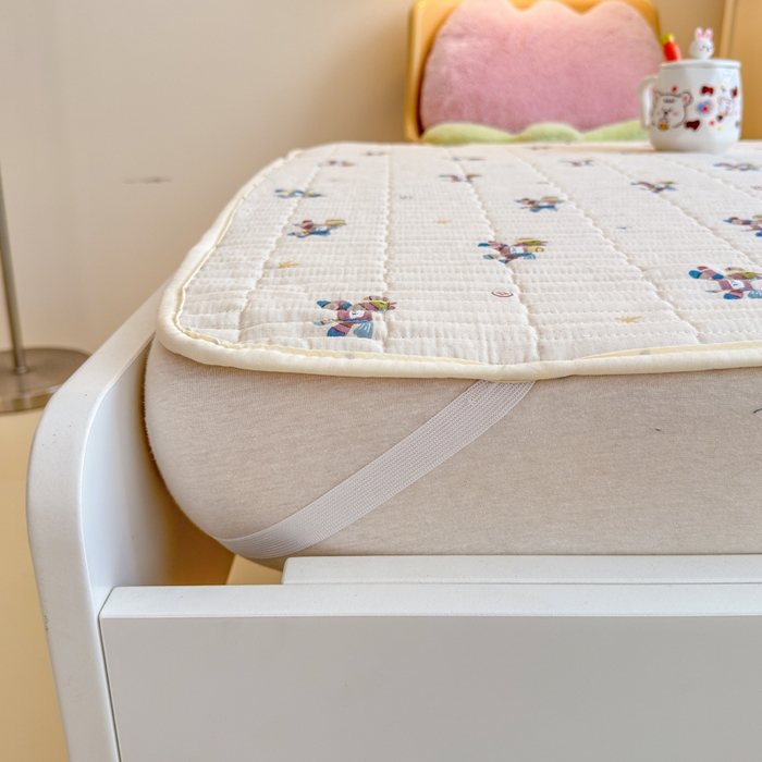 91家纺网 家纺一手货源 找家纺 禧缘家纺（原梦想家） 2026新款全棉夹棉婴童床盖 跳跳马--绑带款