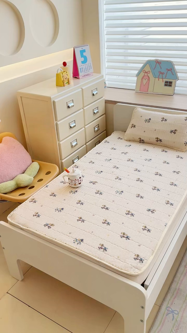 91家纺网 家纺一手货源 找家纺 禧缘家纺（原梦想家） 2026新款全棉夹棉婴童床盖 跳跳马--绑带款